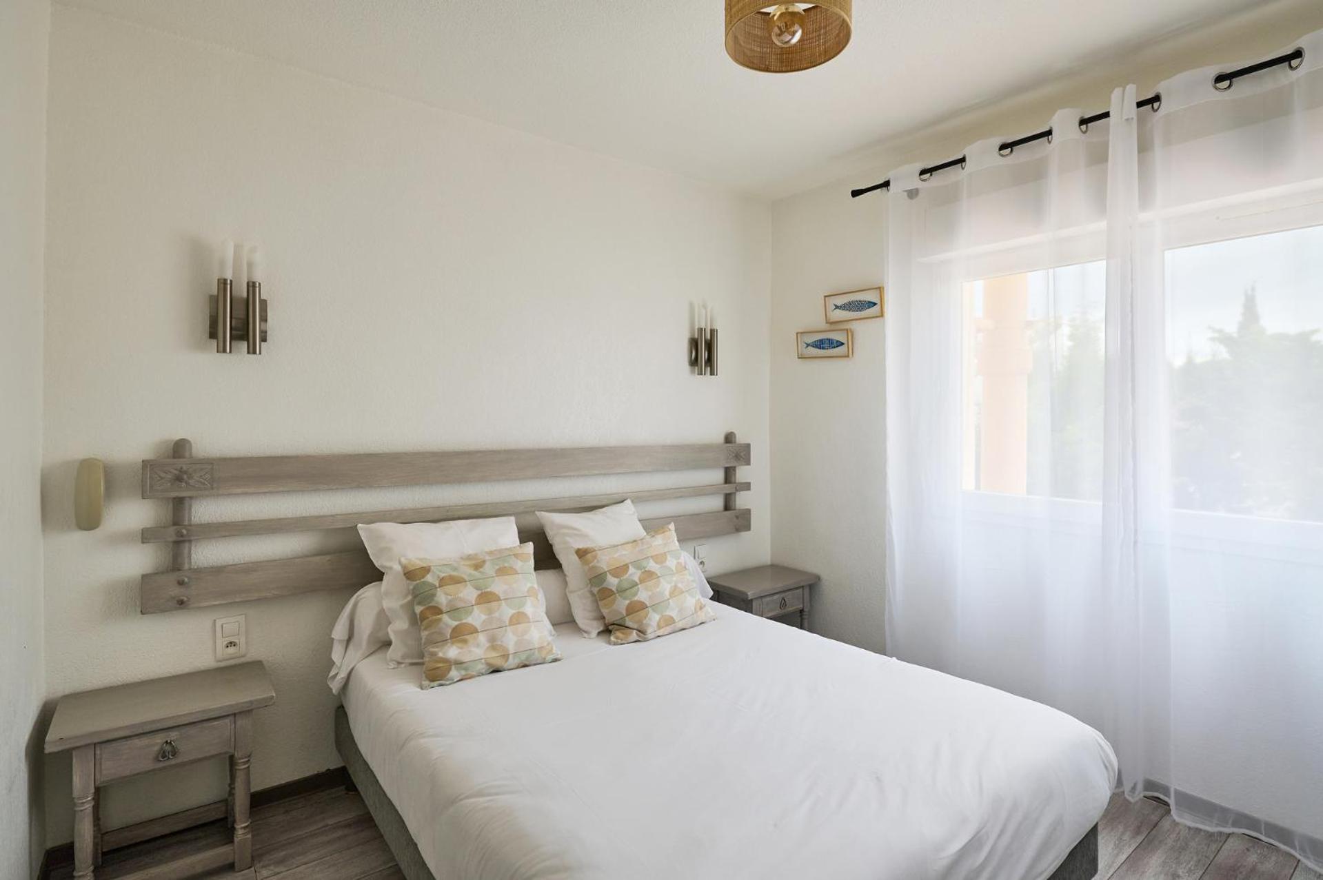 ארגלס-סור-מר Hotel Les Mimosas מראה חיצוני תמונה