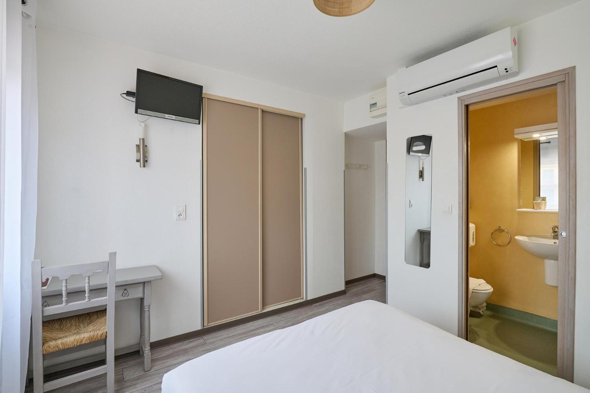 ארגלס-סור-מר Hotel Les Mimosas מראה חיצוני תמונה