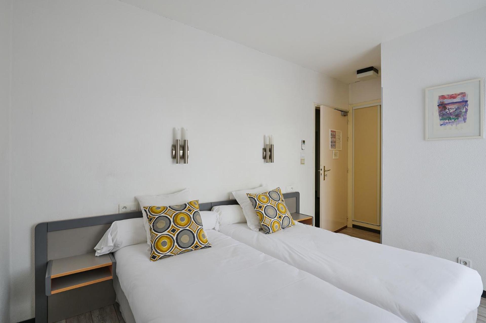 ארגלס-סור-מר Hotel Les Mimosas מראה חיצוני תמונה