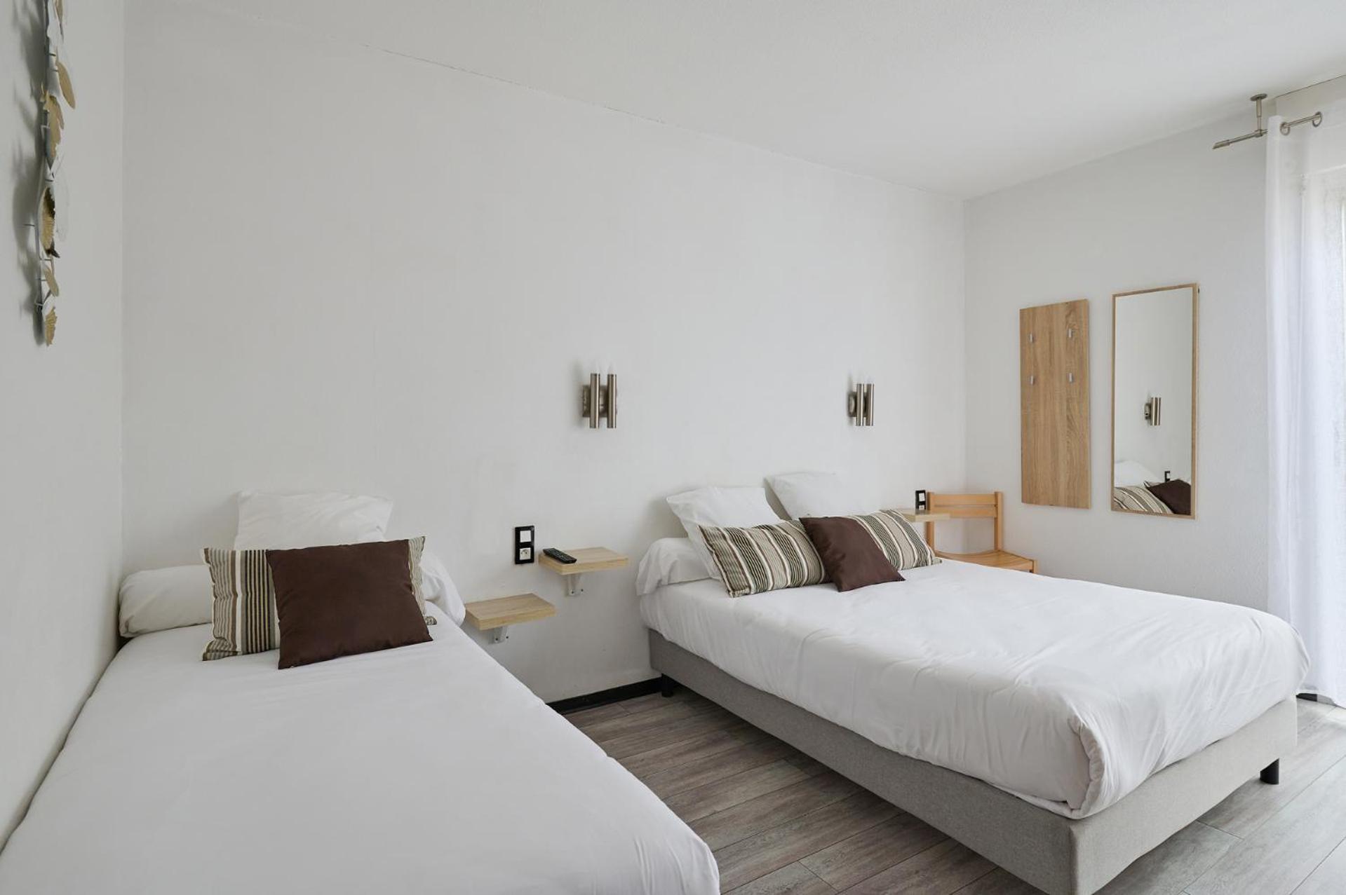 ארגלס-סור-מר Hotel Les Mimosas מראה חיצוני תמונה