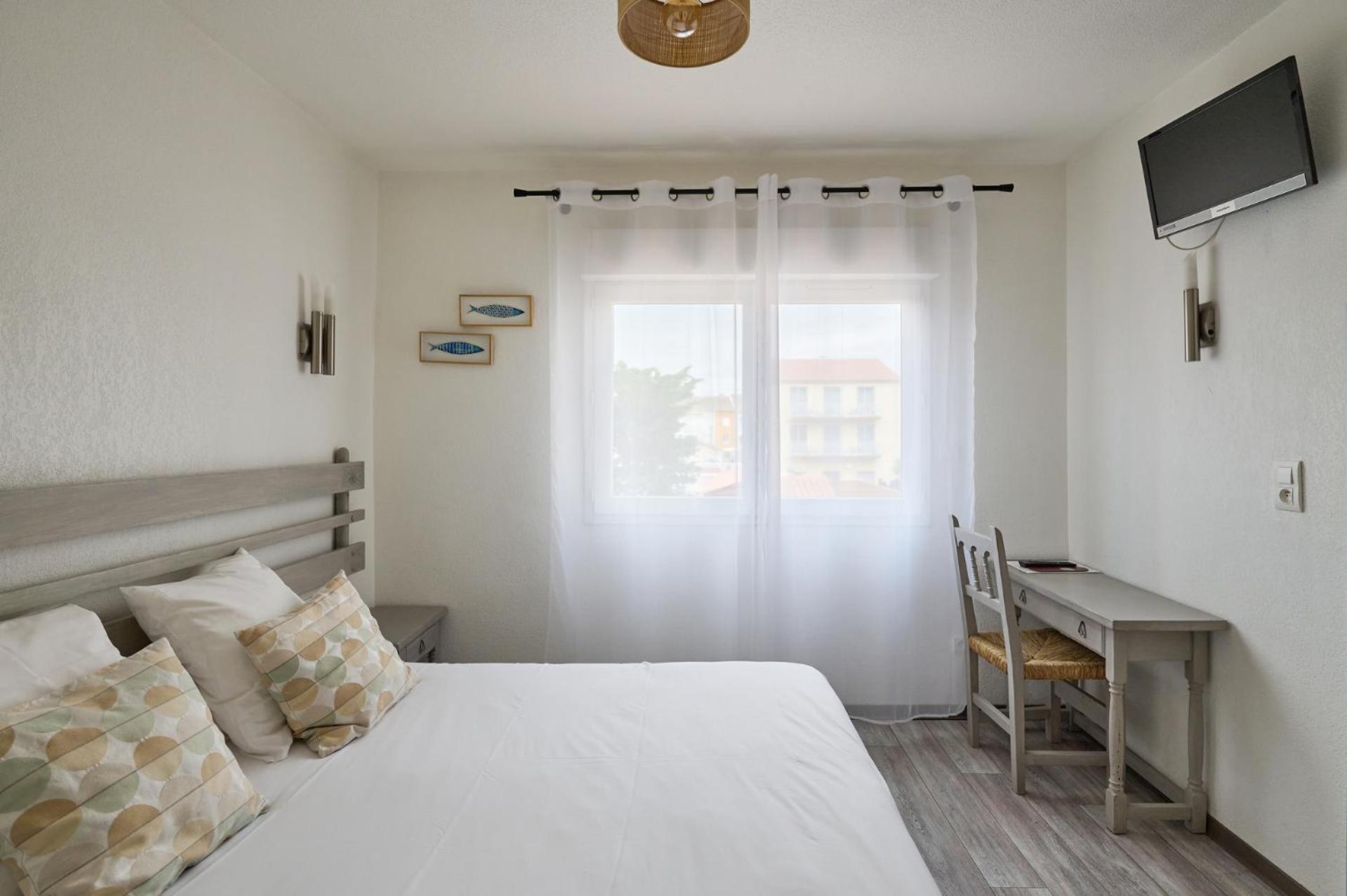 ארגלס-סור-מר Hotel Les Mimosas מראה חיצוני תמונה