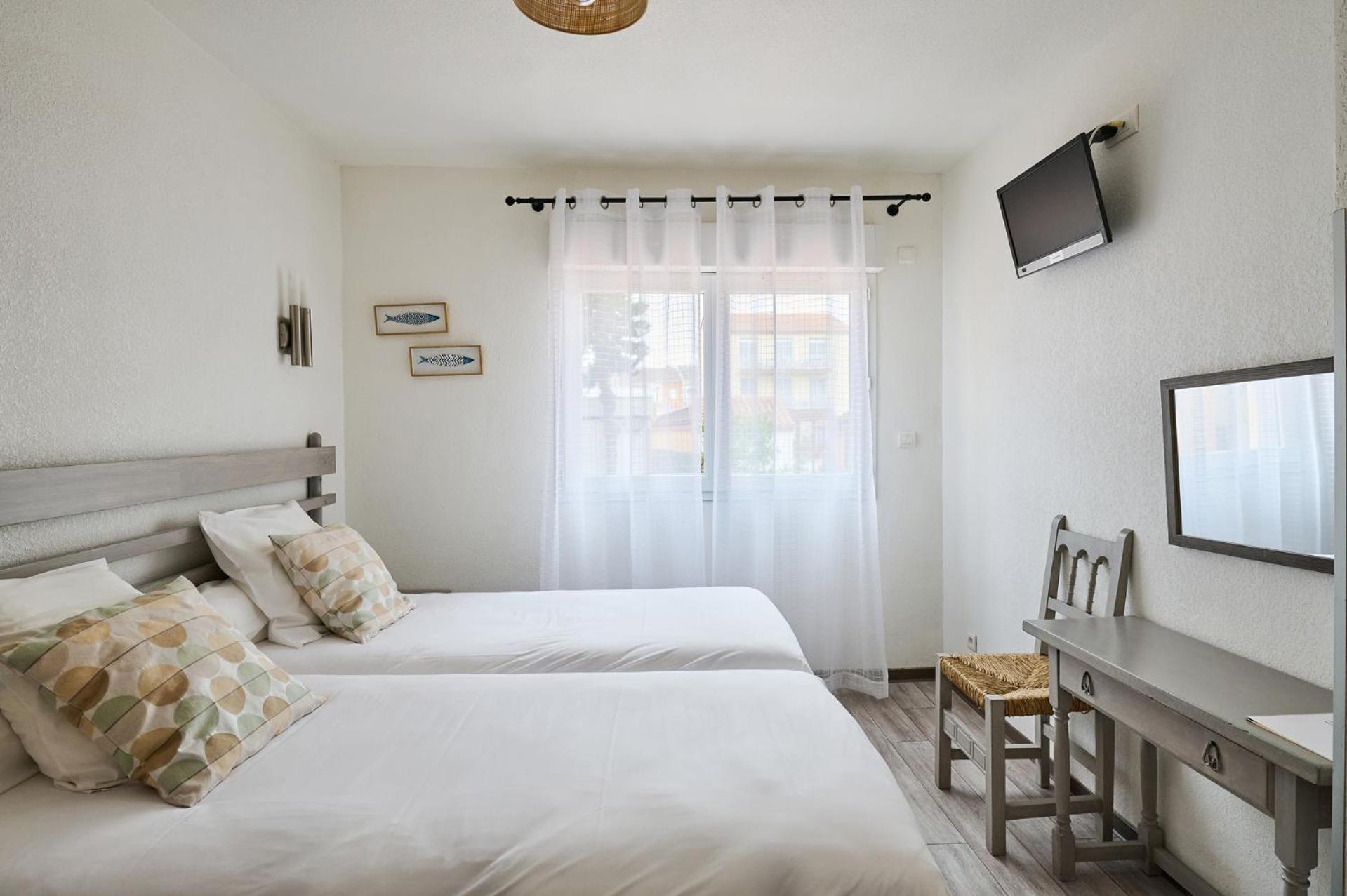 ארגלס-סור-מר Hotel Les Mimosas מראה חיצוני תמונה