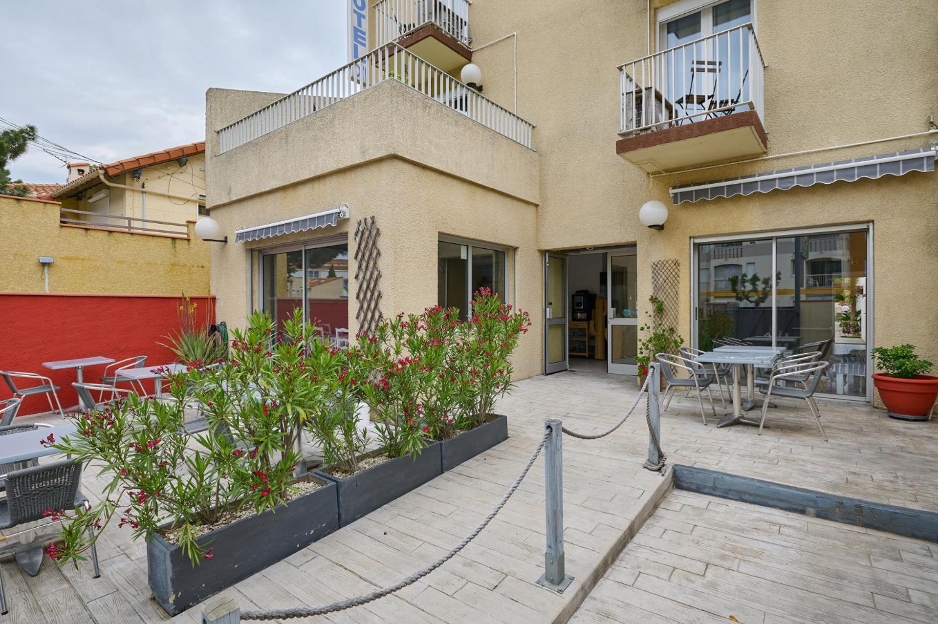 ארגלס-סור-מר Hotel Les Mimosas מראה חיצוני תמונה