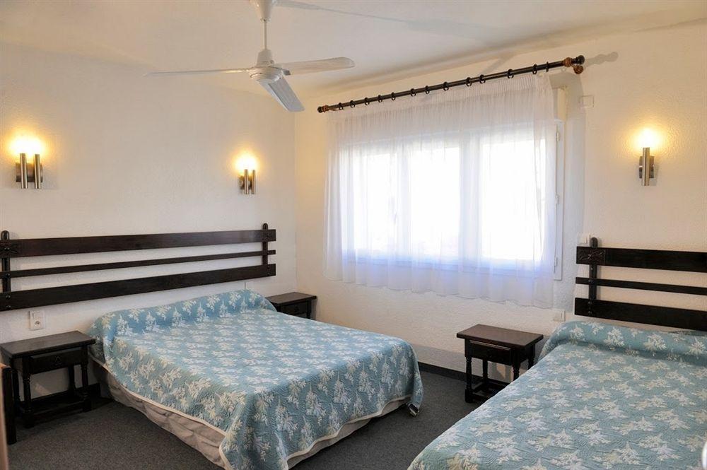 ארגלס-סור-מר Hotel Les Mimosas מראה חיצוני תמונה