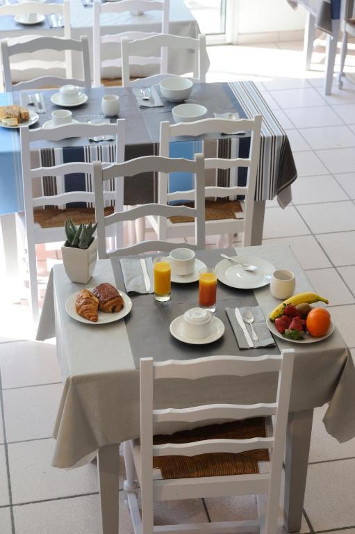 ארגלס-סור-מר Hotel Les Mimosas חדר תמונה